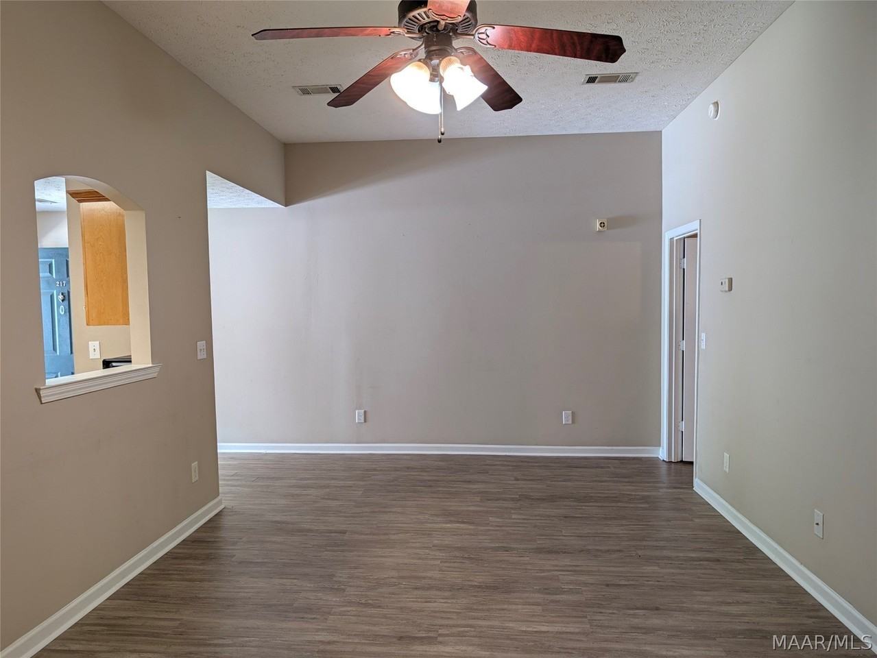 217 Pine St - Photo 5 of 19