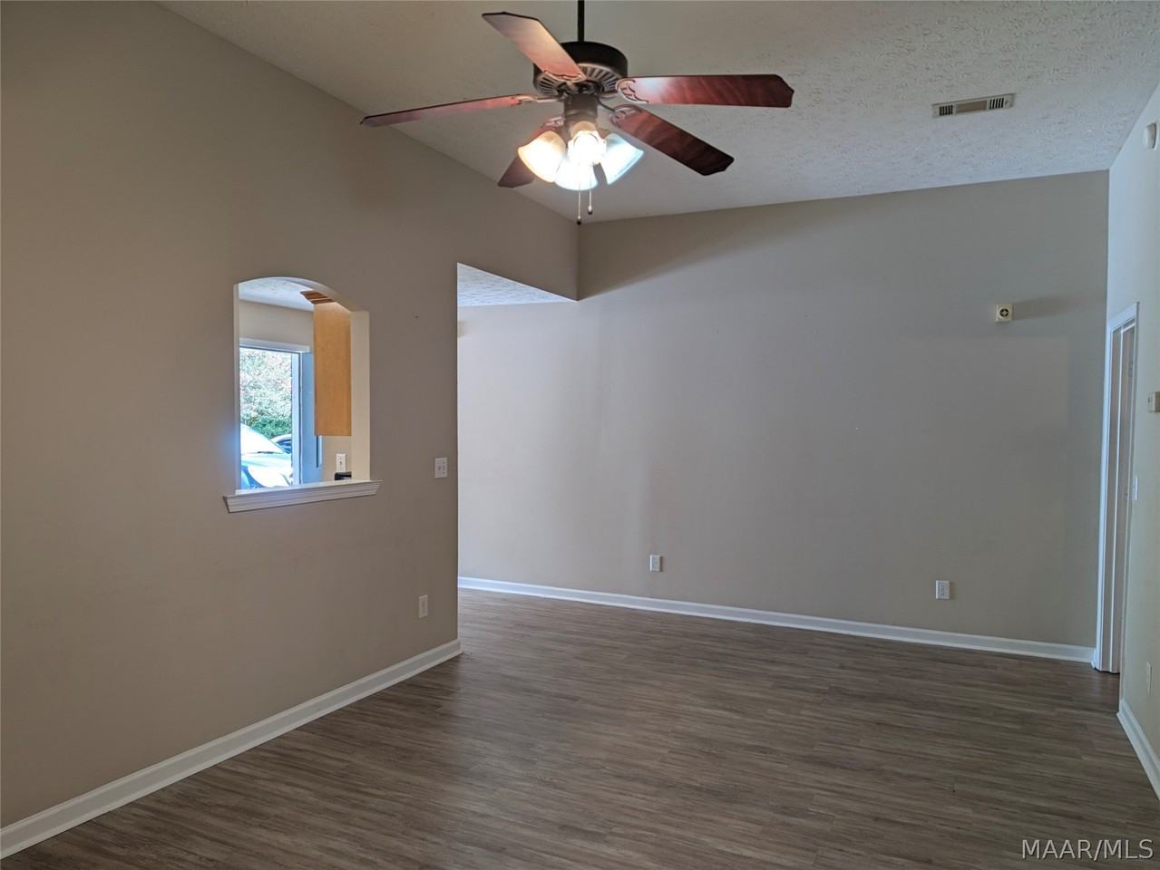 217 Pine St - Photo 6 of 19