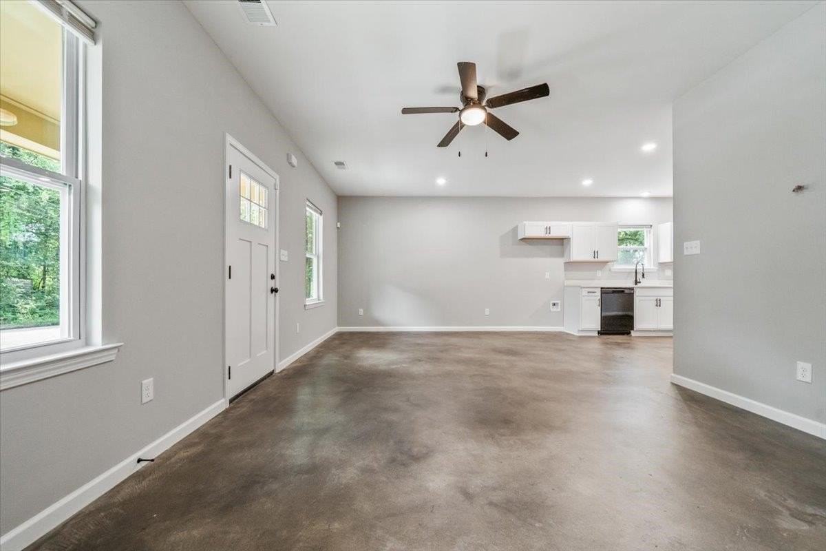 3146 Nathan Ave - Photo 6 of 33