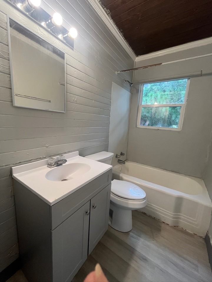 714 S Harding St #B - Photo 2 of 7