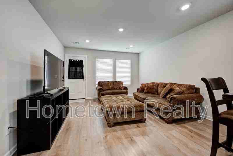 613 Ne 104th St - Photo 6 of 33