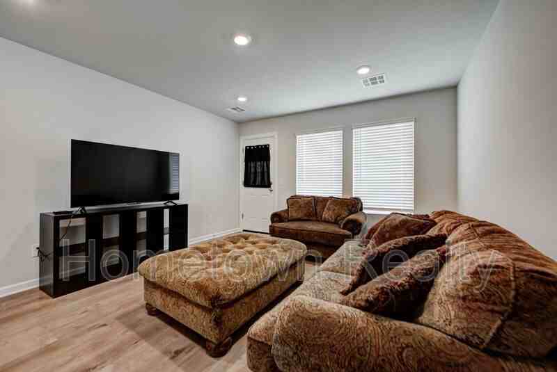 613 Ne 104th St - Photo 7 of 33