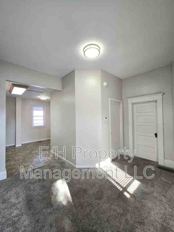 1007 W Maple St #2 - Photo 3 of 14