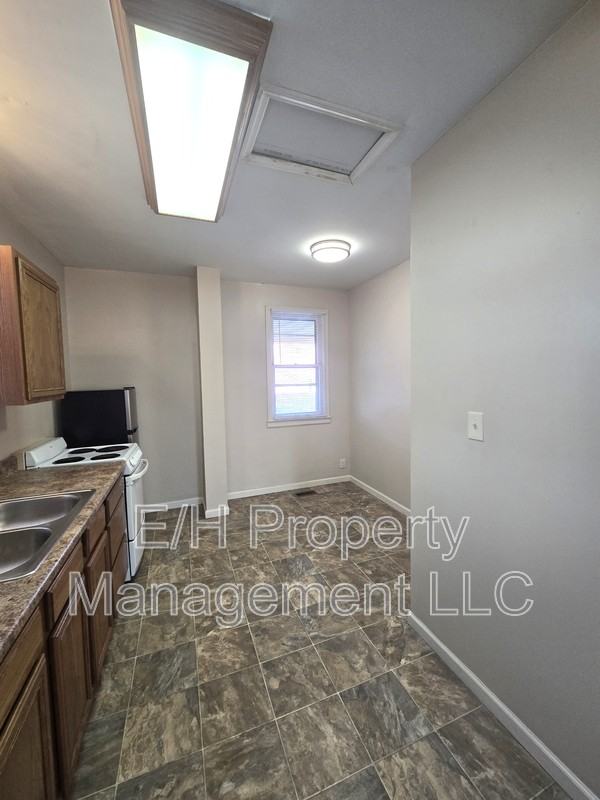 1007 W Maple St #2 - Photo 5 of 14
