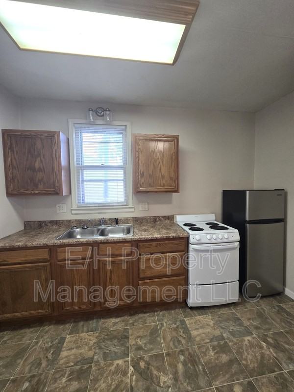 1007 W Maple St #2 - Photo 6 of 14