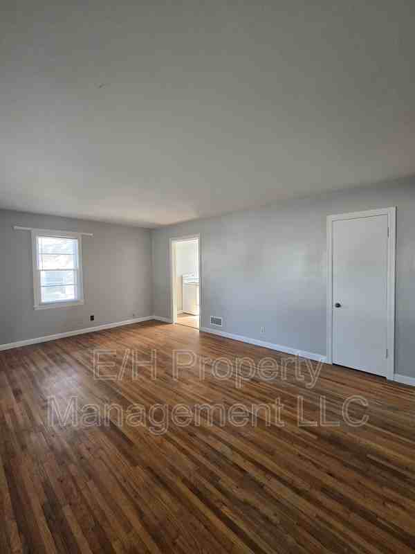 1128 S Quentin St - Photo 3 of 20