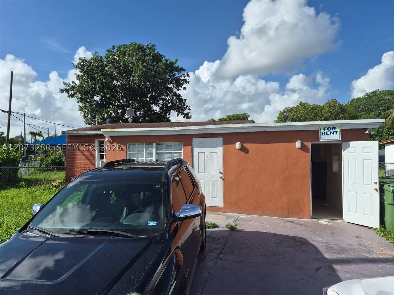 2300 Nw 15th Ct - Photo 2 of 8