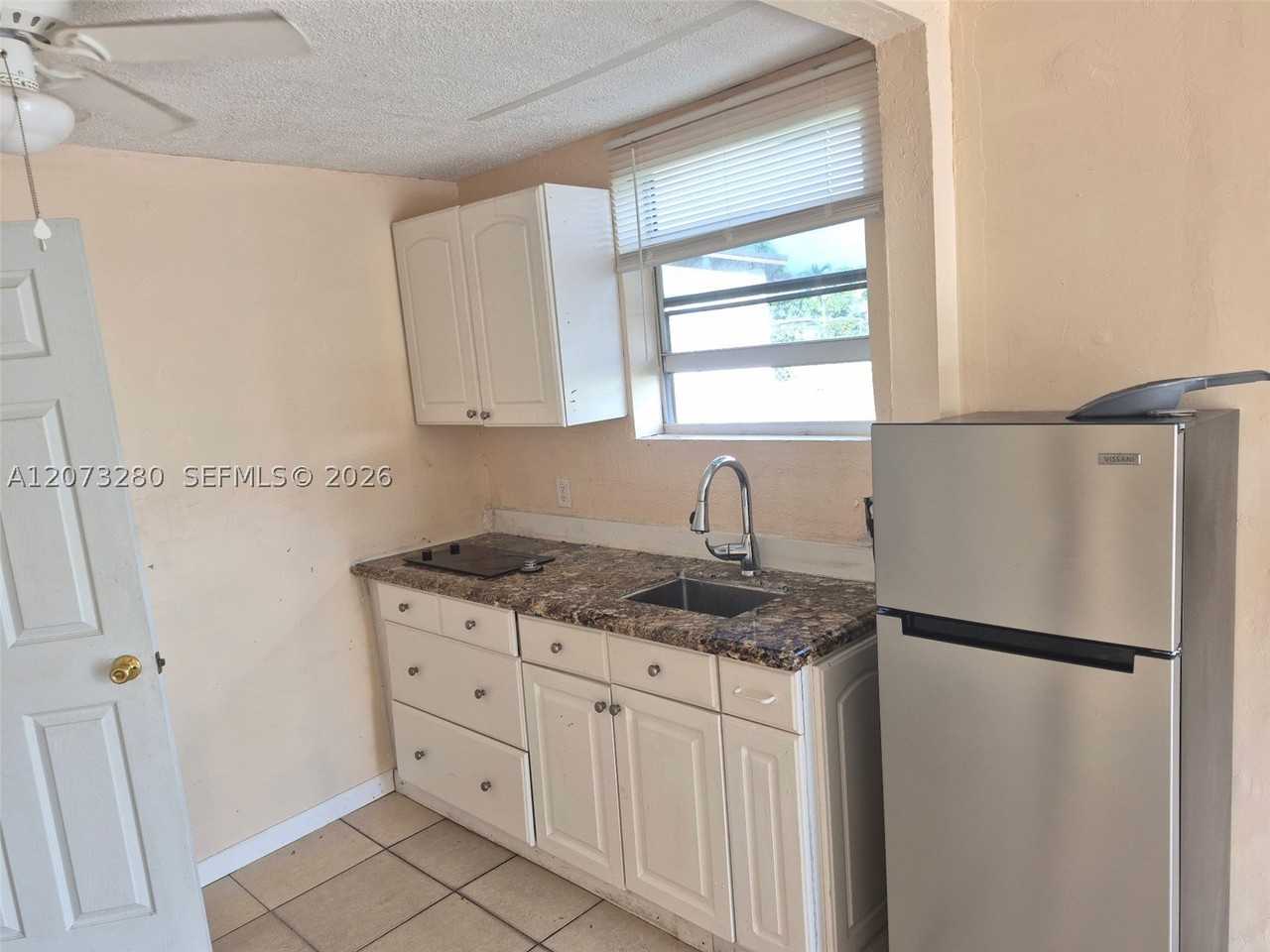 2300 Nw 15th Ct - Photo 5 of 8