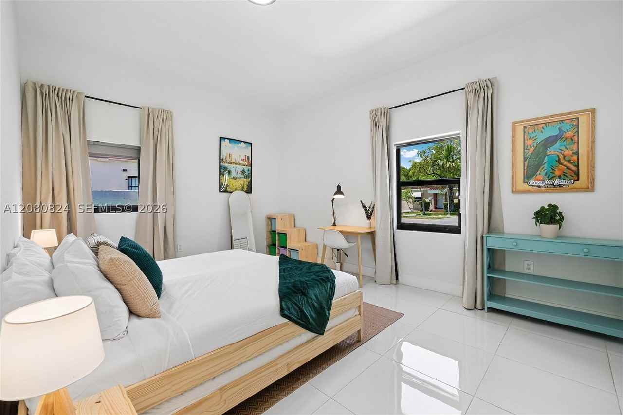 4280 Sw 13th Ter - Photo 3 of 47