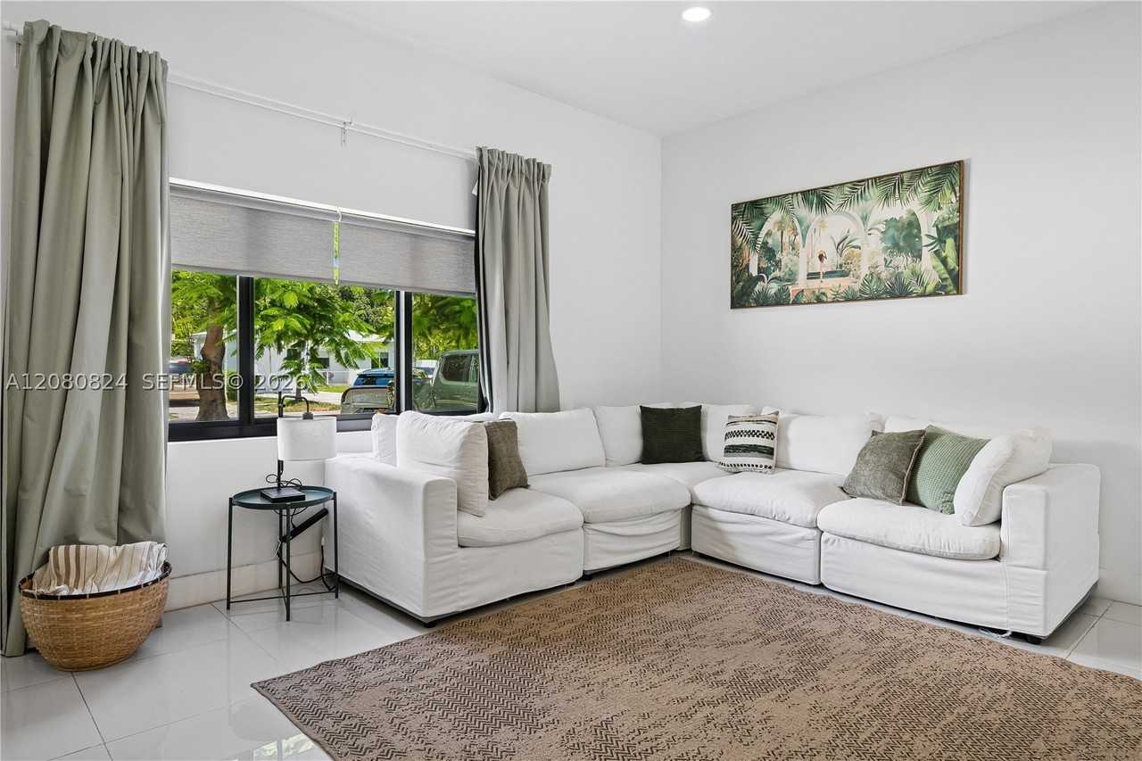 4280 Sw 13th Ter - Photo 5 of 47