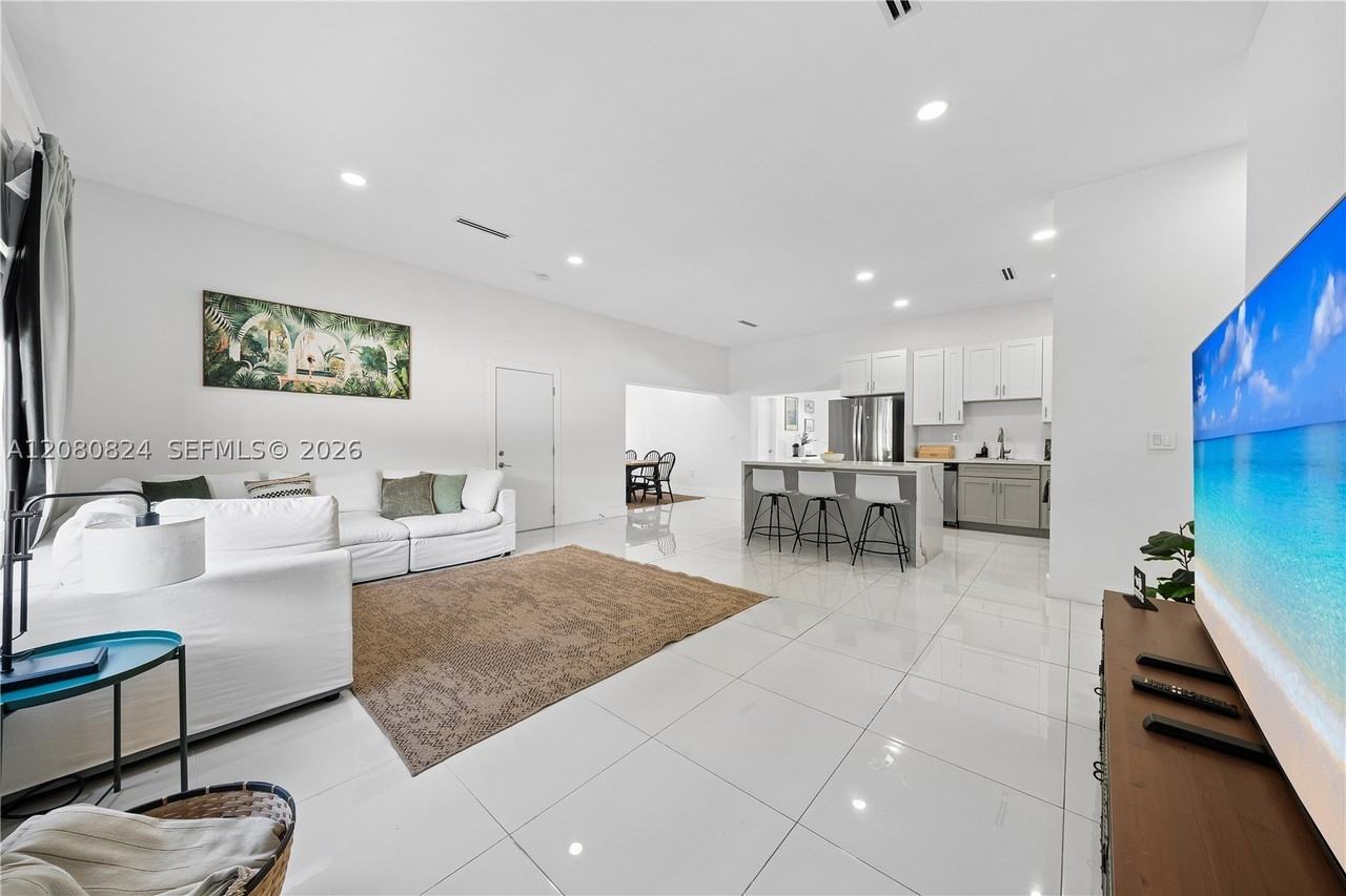 4280 Sw 13th Ter - Photo 6 of 47