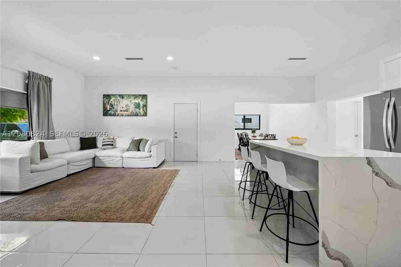 4280 Sw 13th Ter - Photo 7 of 47