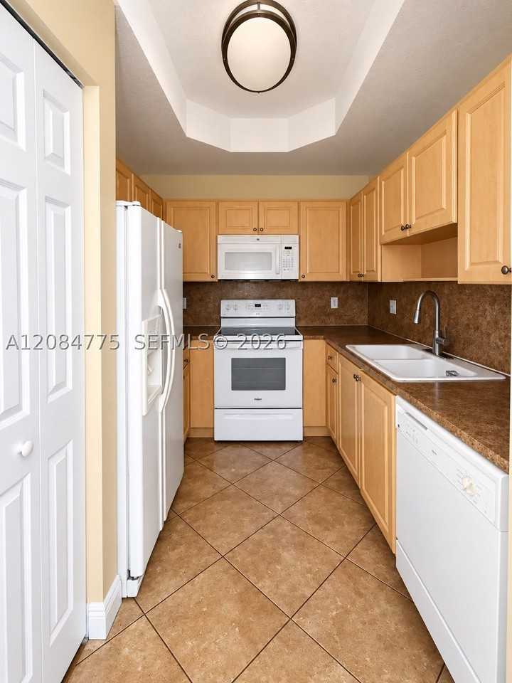 2303 Clipper Pl #4506 - Photo 4 of 20