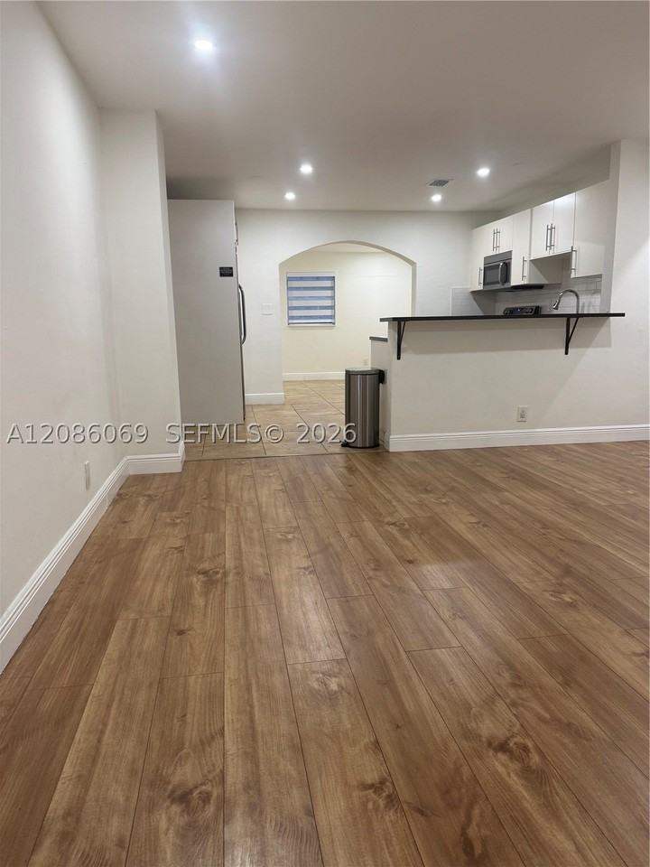 2733 Sw 46th Ct - Photo 2 of 10