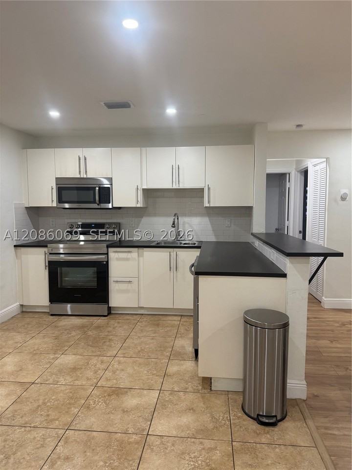 2733 Sw 46th Ct - Photo 4 of 10