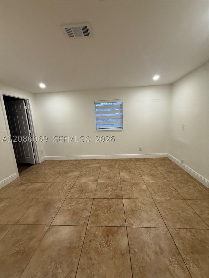 2733 Sw 46th Ct - Photo 6 of 10