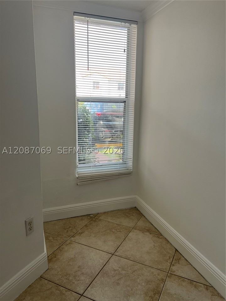 1153 Nw 123rd Pl #304 - Photo 6 of 32