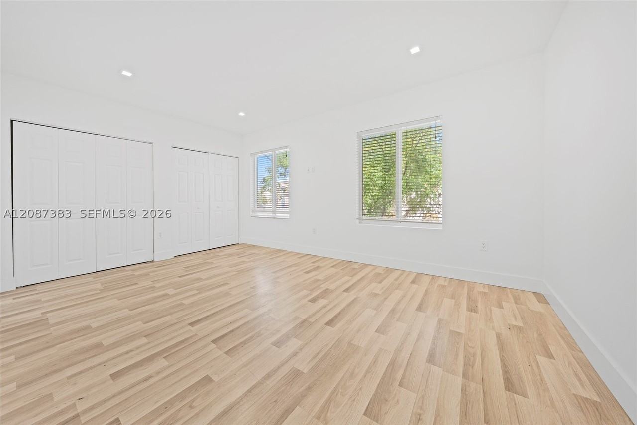 1020 Nw 29th Ter #1 - Photo 6 of 20