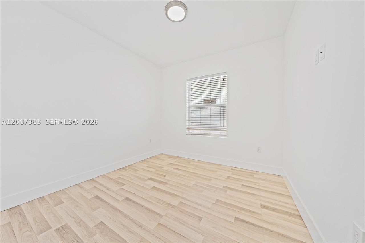1020 Nw 29th Ter #1 - Photo 7 of 20