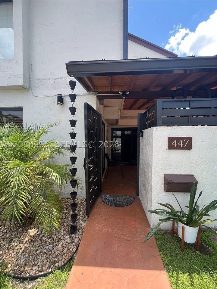 447 Nw 98th Ct - Photo 2 of 28