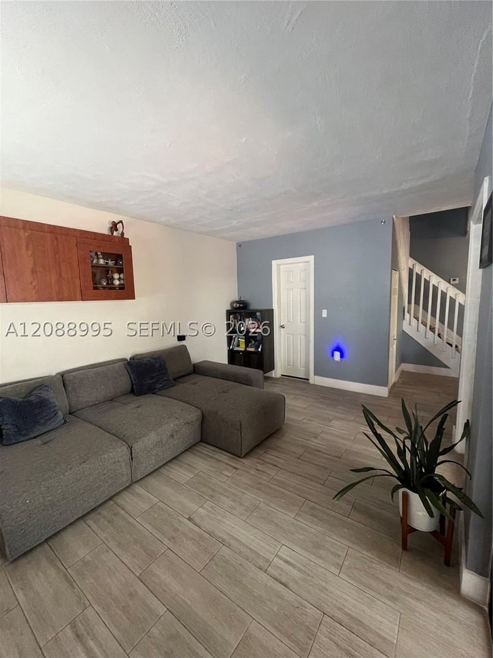 447 Nw 98th Ct - Photo 3 of 28