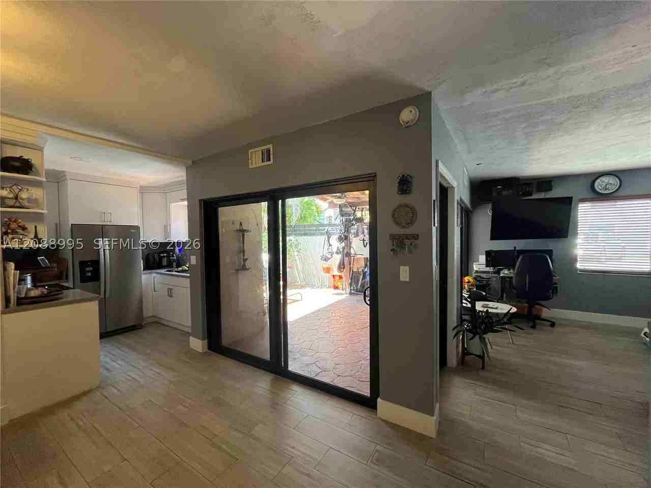447 Nw 98th Ct - Photo 6 of 28
