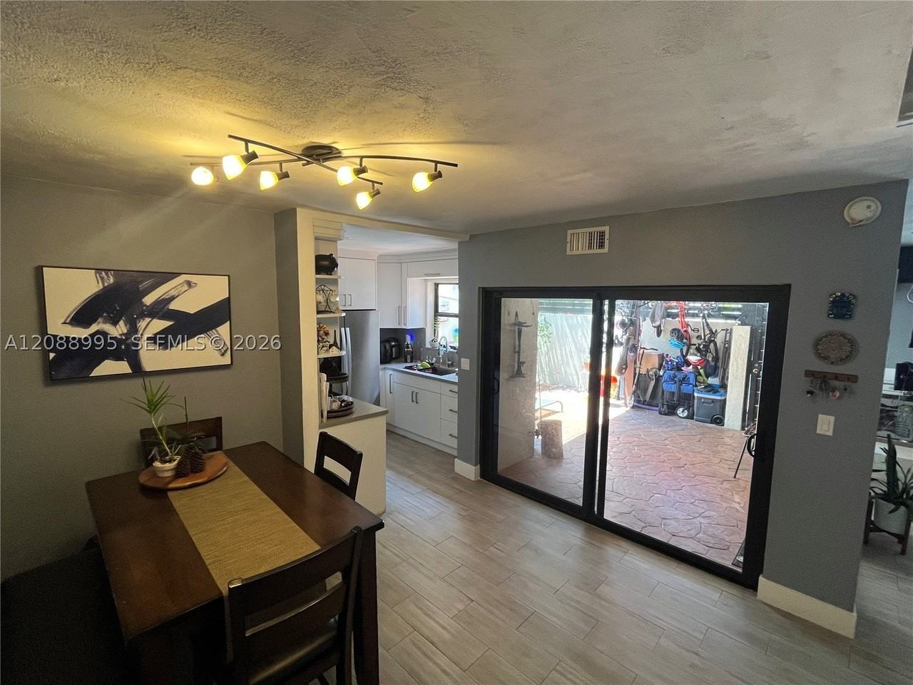 447 Nw 98th Ct - Photo 7 of 28