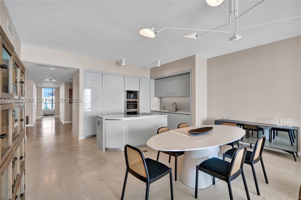 18975 Collins Ave #903 - Photo 4 of 38