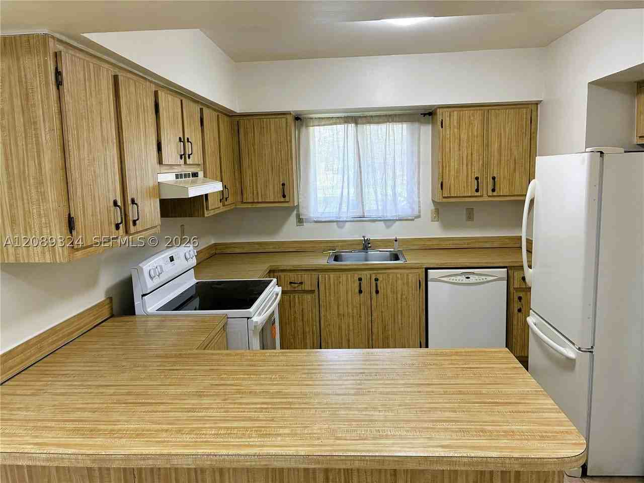 9324 Sw 132nd St - Photo 7 of 19