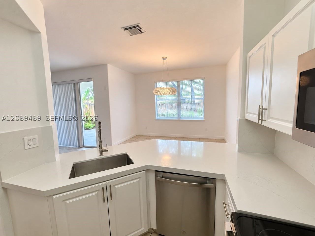 7800 Nw 116th Pl - Photo 6 of 39