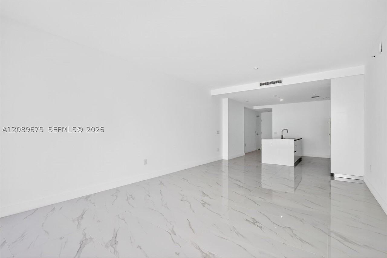 725 Ne 24th St #5006 - Photo 7 of 50
