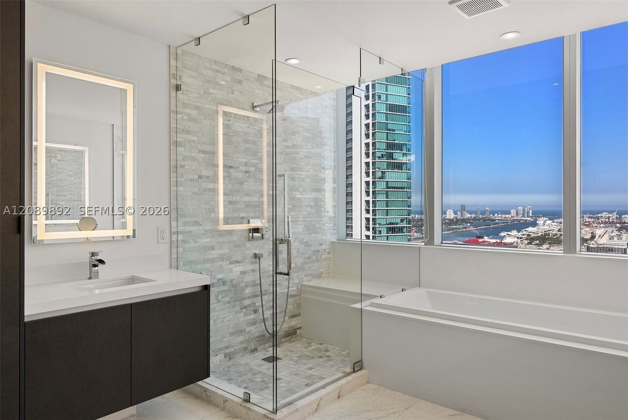 851 Ne 1st Ave #3711 - Photo 5 of 40
