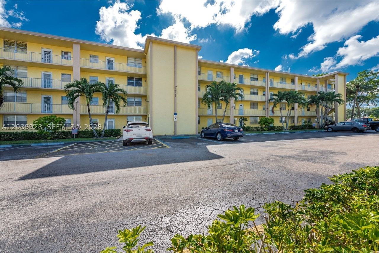 9949 Sandalfoot Blvd #538
