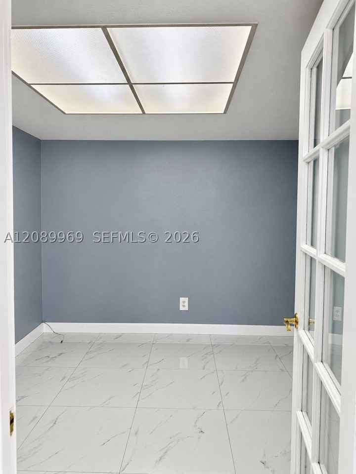 18310 Nw 85th Ave - Photo 3 of 13