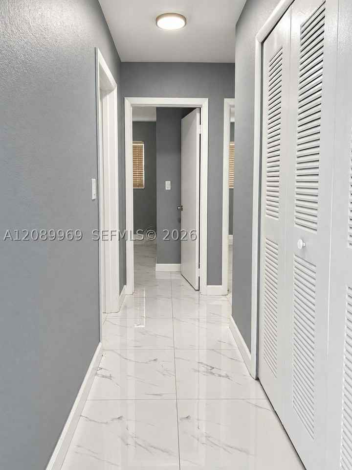 18310 Nw 85th Ave - Photo 4 of 13