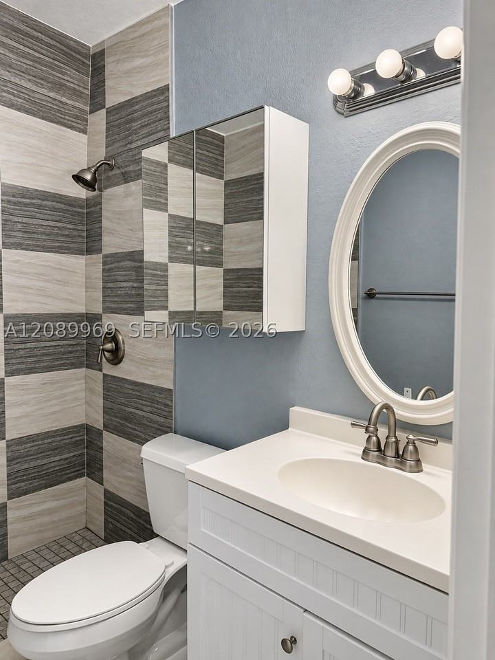 18310 Nw 85th Ave - Photo 7 of 13