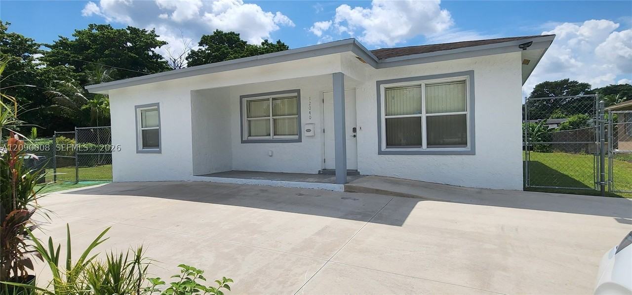 12040 Sw 216th St - Photo 2 of 28