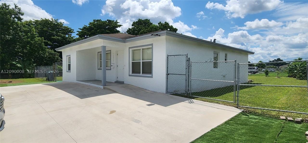 12040 Sw 216th St - Photo 3 of 28