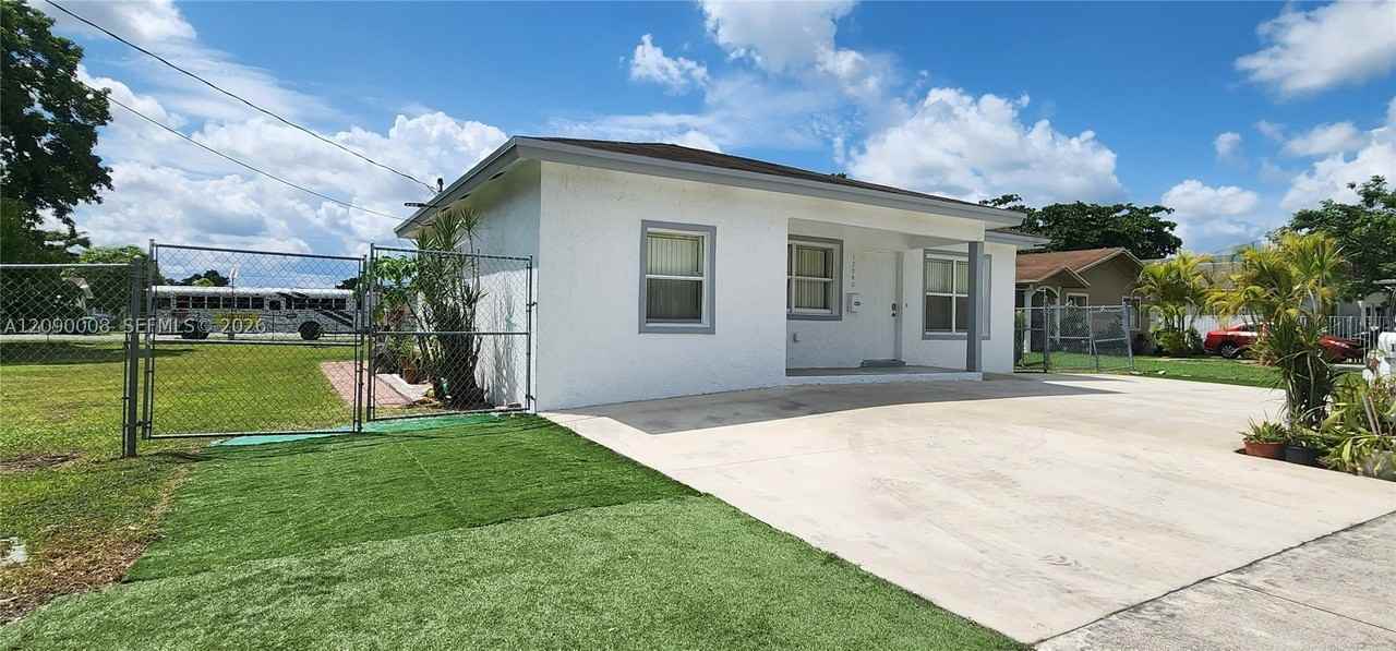 12040 Sw 216th St - Photo 4 of 28