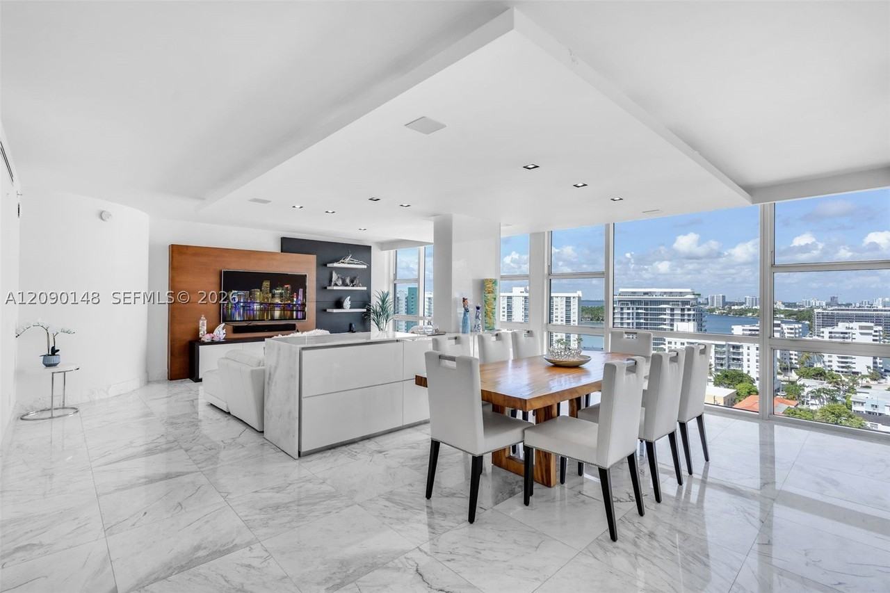 6801 Collins Ave - Photo 4 of 41