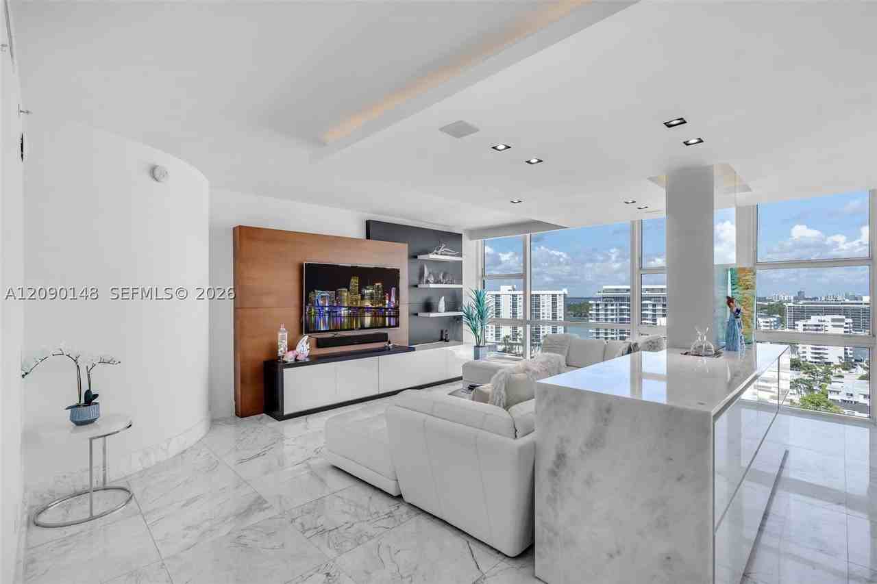 6801 Collins Ave - Photo 6 of 41