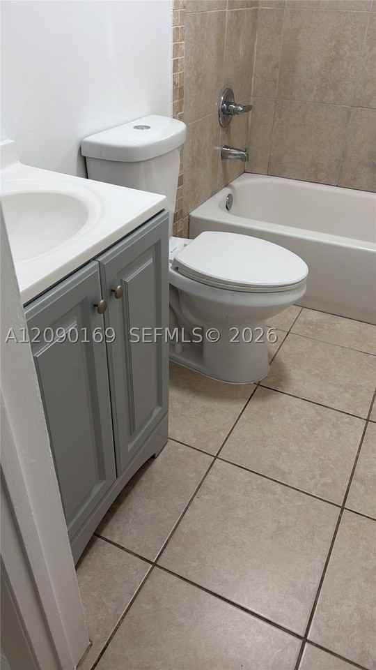 28 Sw 8th St #2 - Photo 5 of 8