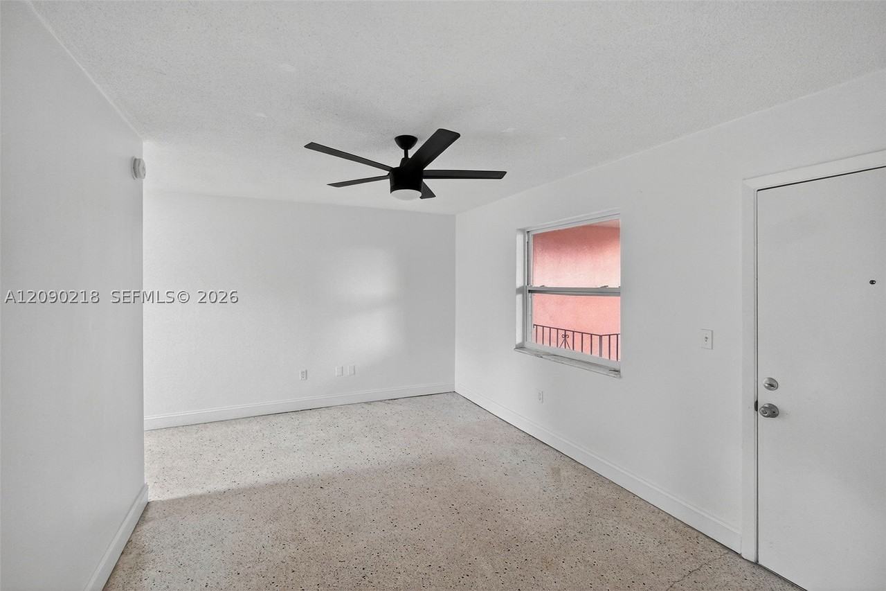 458 Sw 9th St #2 - Photo 5 of 15