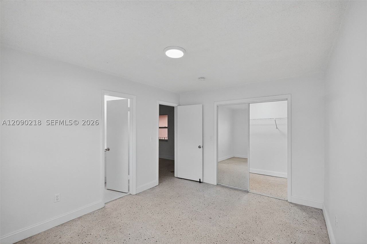 458 Sw 9th St #2 - Photo 6 of 15