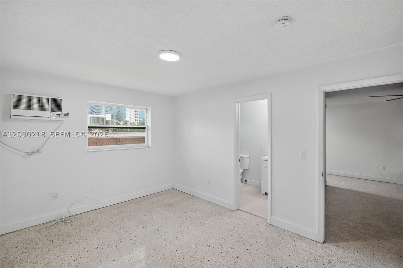 458 Sw 9th St #2 - Photo 7 of 15
