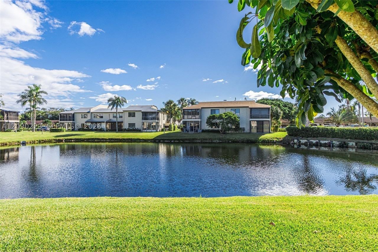8566 Casa Del Lago #H - Photo 2 of 33