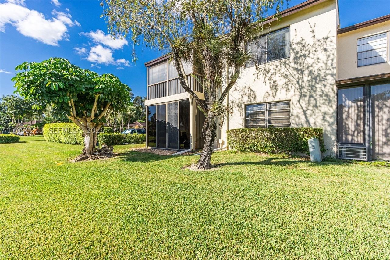8566 Casa Del Lago #H - Photo 6 of 33