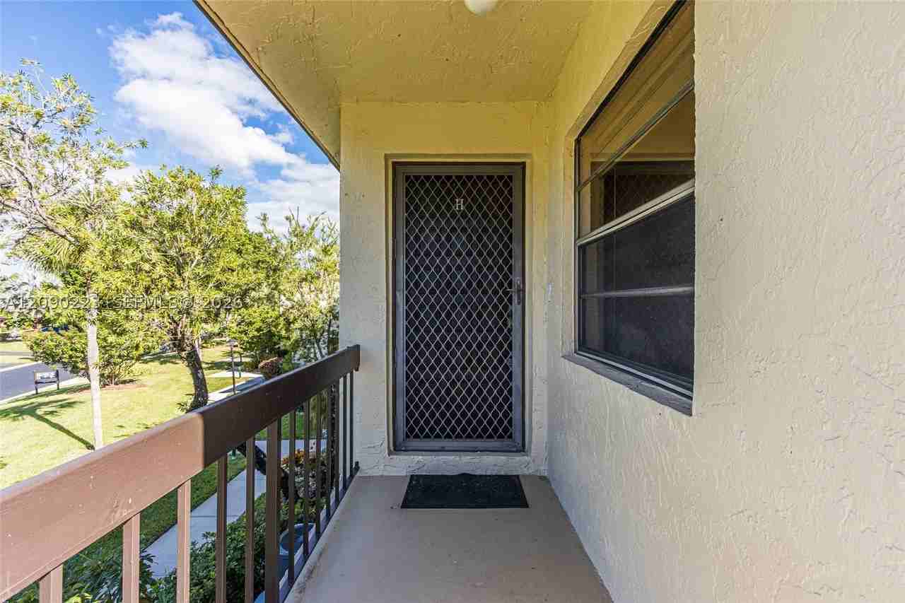 8566 Casa Del Lago #H - Photo 7 of 33