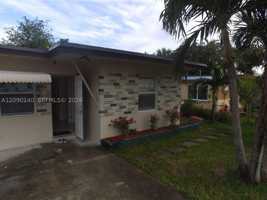featured image of 1519 N 59th Ter