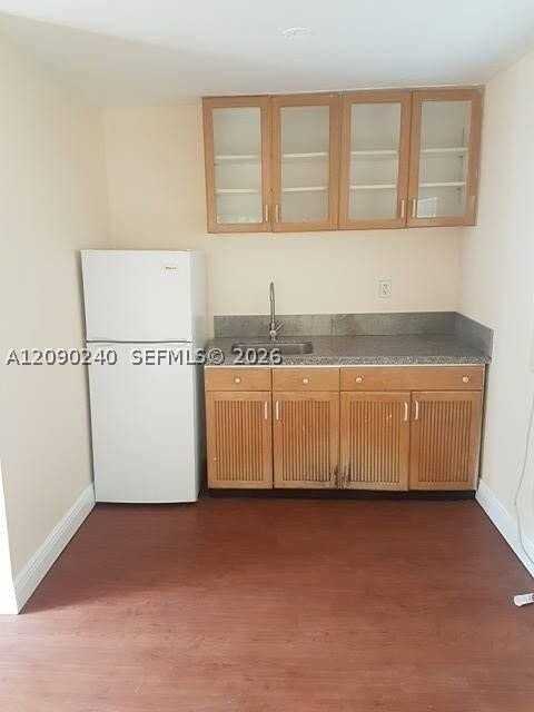 1519 N 59th Ter - Photo 3 of 5
